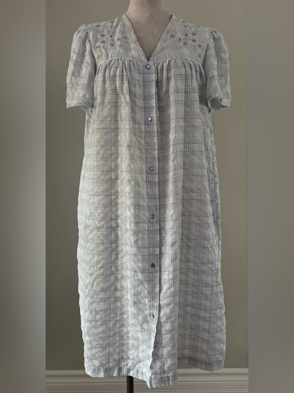 Vintage Stan Herman Embroidered Seersucker Summer Housecoat Robe M/L